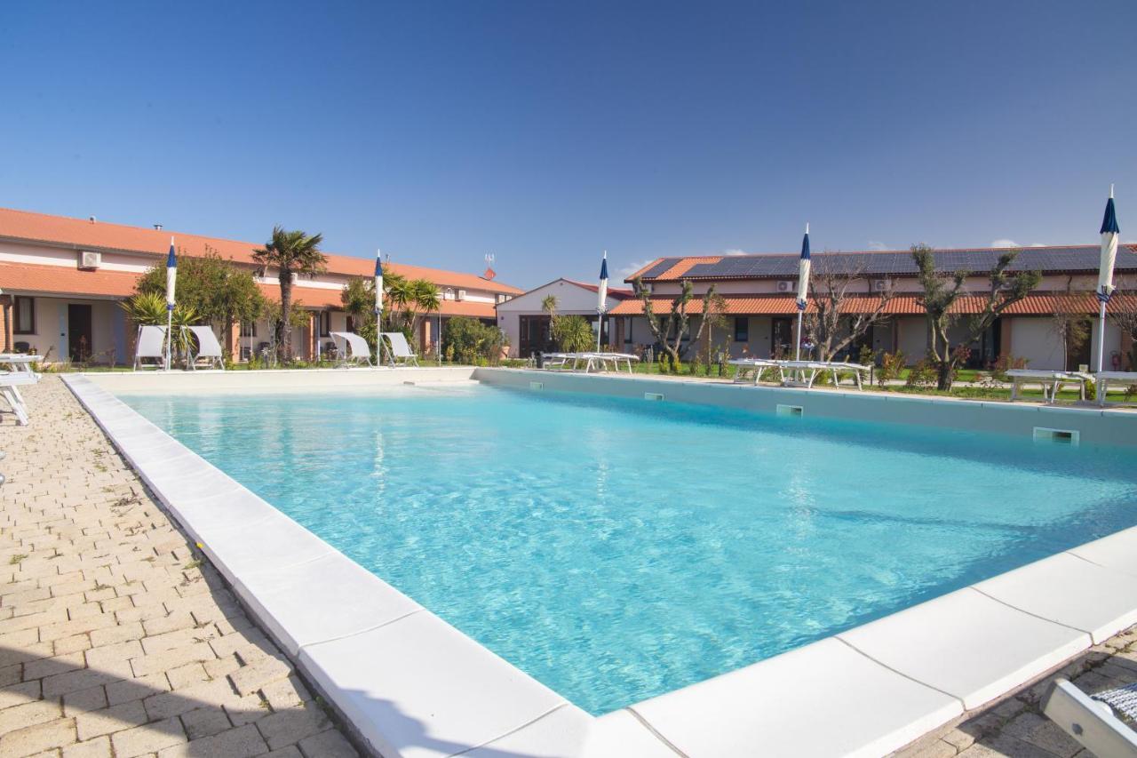 Delfino Tuscany Resort 切齐纳的码头 外观 照片