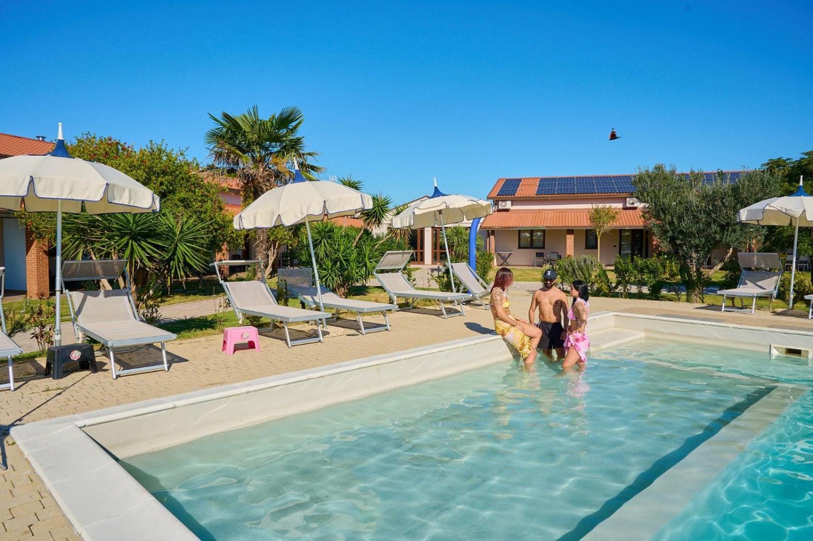 Delfino Tuscany Resort 切齐纳的码头 外观 照片