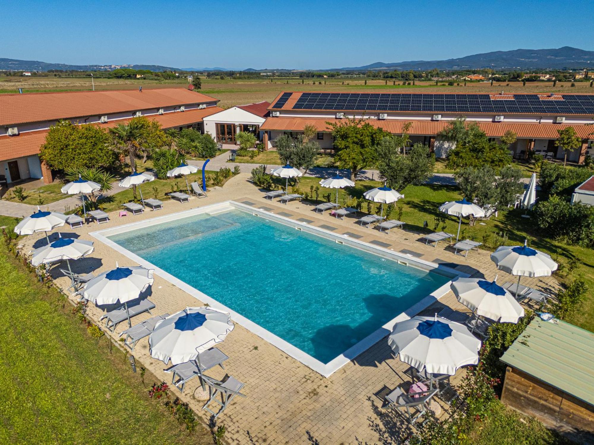Delfino Tuscany Resort 切齐纳的码头 外观 照片